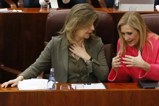 Cifuentes no ha decidido si intervendr&aacute; en la moci&oacute;n de censura de Podemos