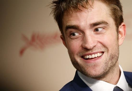 Robert Pattinson se olvida de sí mismo y deslumbra en Cannes con "Good Time"