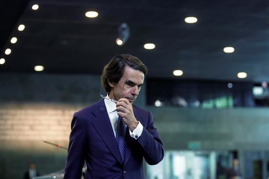 Aznar pide a los conservadores volver a las raíces para vencer al populismo