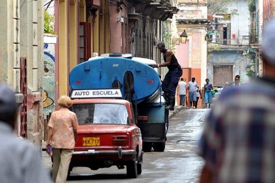 Unas 852.000 personas están sin agua en La Habana por una grave avería en un conducto