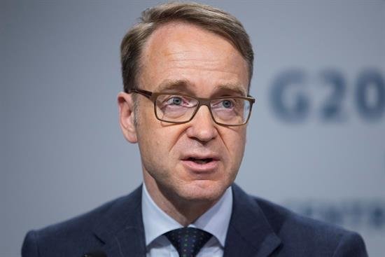 El Bundesbank compara la política monetaria con la Coca Cola y alaba a Macron