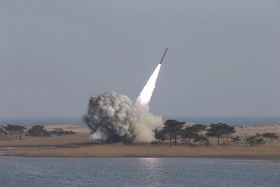 Corea del Norte confirma su último ensayo de misiles de "alta precisión"