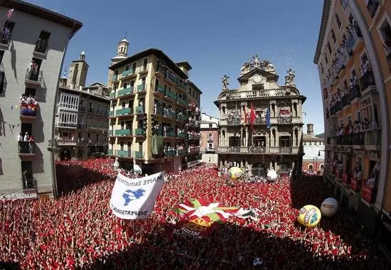 La DYA lanza al mediod&iacute;a el chupinazo de Sanfermines y abre nueve d&iacute;as de fiesta