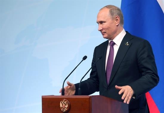 Putin confía en mejorar relaciones con EEUU y niega 