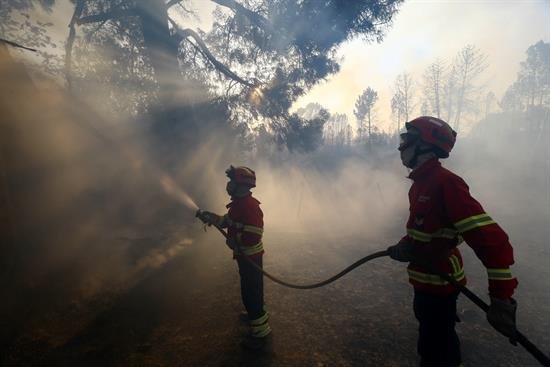 Aumenta la preocupación por el incendio en el norte de Portugal