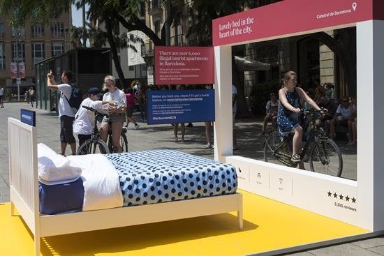Barcelona lanza una campaña por el turismo justo y contra alojamientos ilegales
