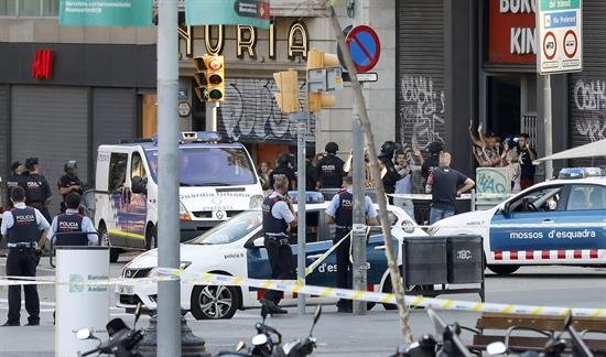 El autor del atropello en Barcelona intentó robar un coche antes de ser abatido