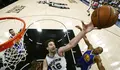 Pau Gasol no pudo salvar a los Spurs; Abrines participa en una noche hist&oacute;rica