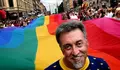 Muere Gilbert Baker, el creador de la bandera arco&iacute;ris