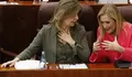 Cifuentes no ha decidido si intervendr&aacute; en la moci&oacute;n de censura de Podemos
