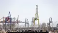 Colas de un kil&oacute;metro en el acceso al puerto de Valencia en una jornada sin paros