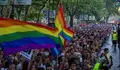 Madrid se ti&ntilde;e de arco&iacute;ris y clama por la diversidad y los derechos LGTBI