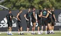 Ramos no se entrena por molestias en un o&iacute;do y los jugadores arropan a Morata