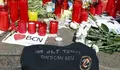 "Ya los tenemos, descansad", mensaje de los Mossos en el altar de la Rambla